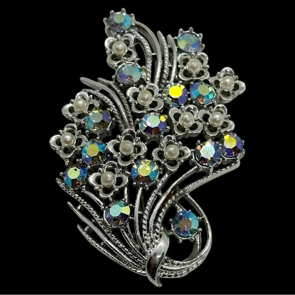 Vintage Signed Pegasus Coro AB and Faux Pearl Floral Brooch - Picture 2 of 9